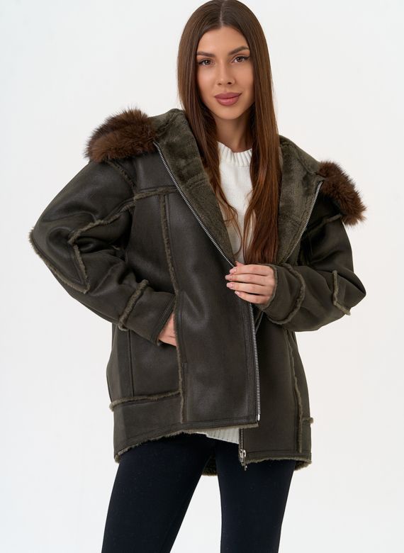 Женская дубленка из эко замши с капюшоном из эко меха