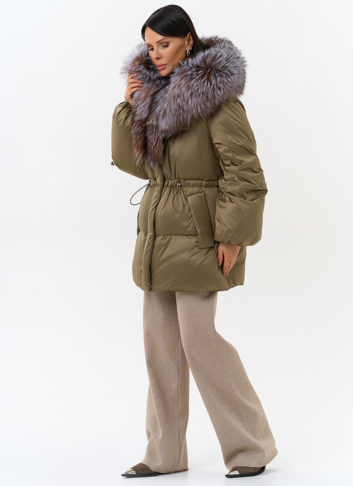 Женский пуховик с капюшоном из меха блюфрост