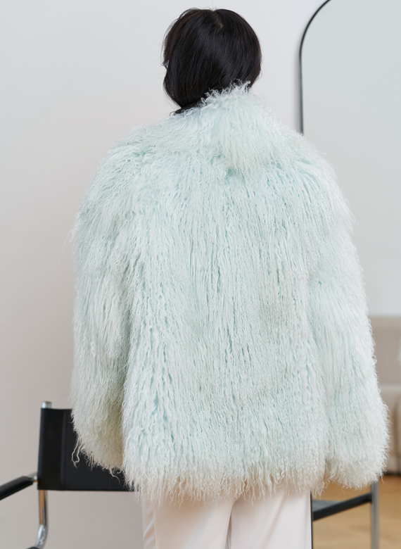 Женская шуба из меха ламы