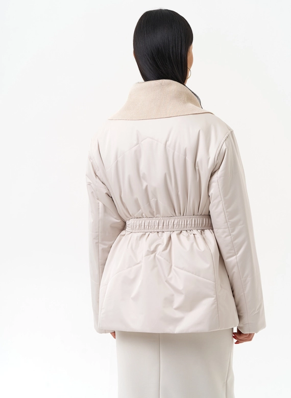 Женская утепленная куртка с поясом фото
