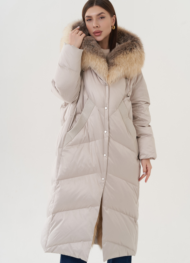 Пуховик с отделкой капюшона из меха лисы модель № 26074 в рассрочку