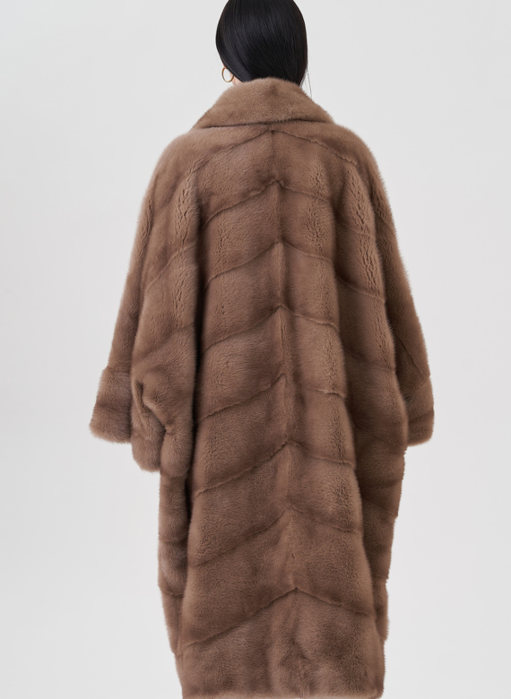 Шуба оверсайз с английским воротником 