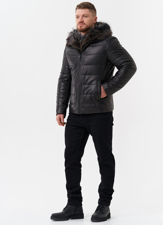 Пуховик из натуральной кожи с капюшоном из меха енота модель № 25455 в рассрочку