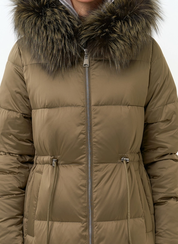 Женский пуховик с отделкой из меха чернобурки фото