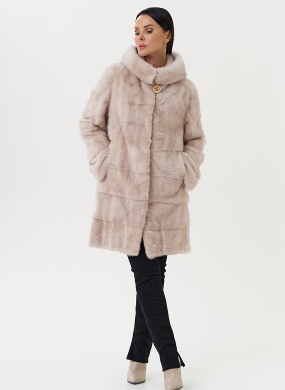 Светлая норковая шуба с капюшоном