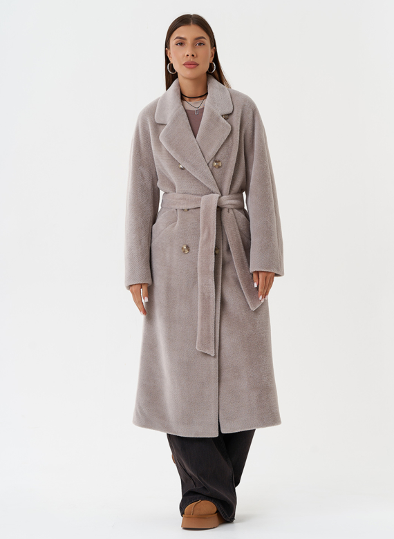 Утепленное двубортное пальто с английским воротником