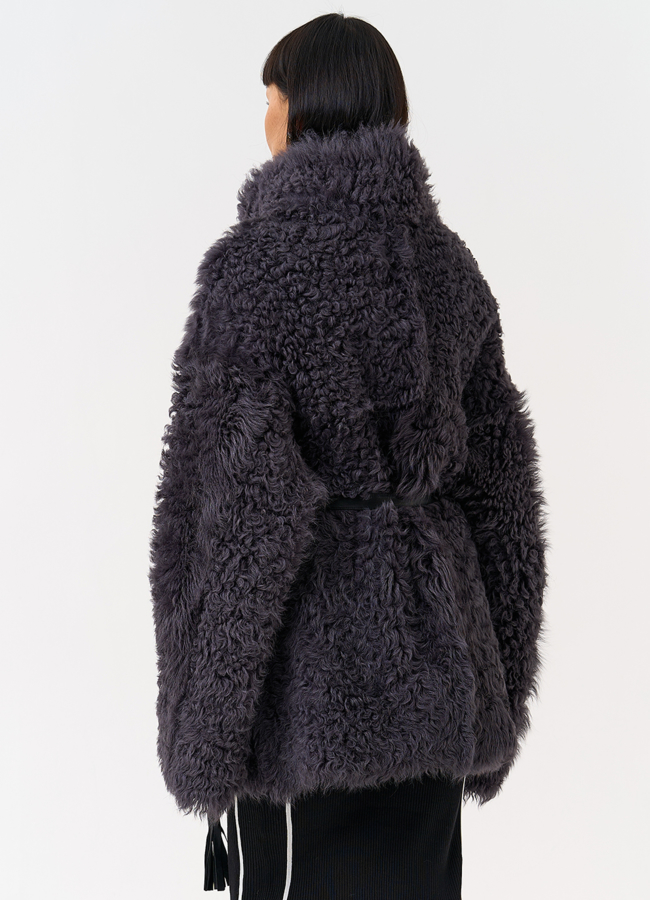 Женская двухсторонняя дубленка с декоративным поясом модель № 31617 в кредит