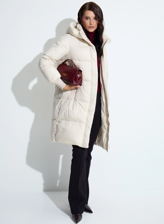 Женский пуховик с капюшоном фото