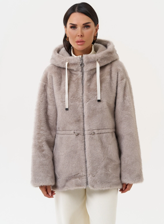 Женская куртка из эко меха с капюшоном