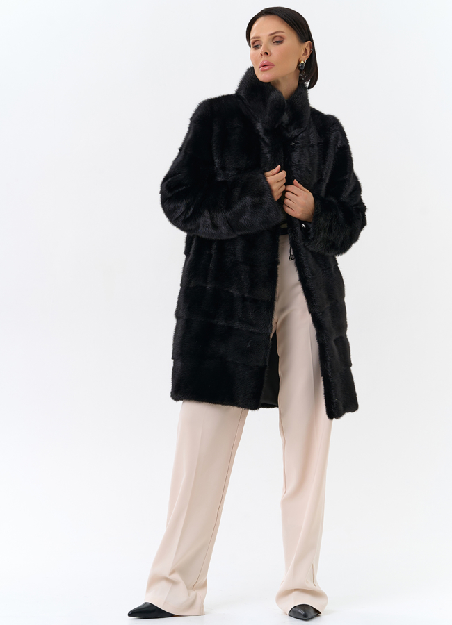 Норковая шуба с воротником стойка черного цвета  модель № 24730 универмаг малина