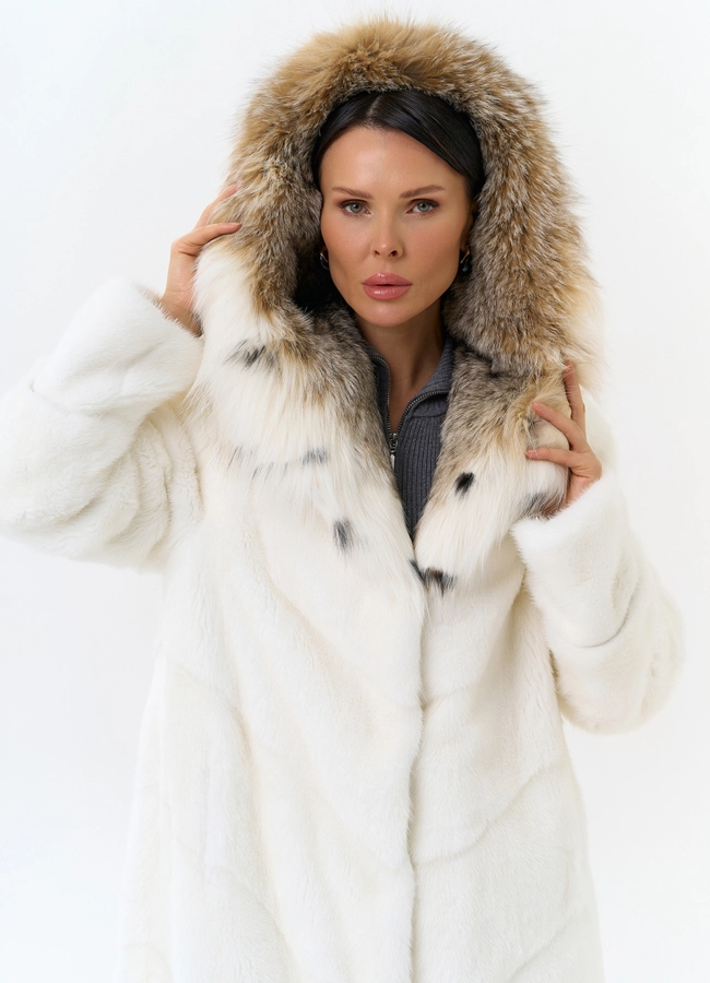 Белая шуба из норки с рысью модель № 25277 универмаг малина