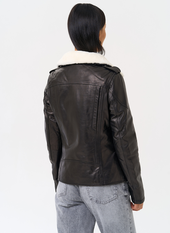 Утепленная кожаная куртка с мехом